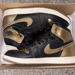 Metallic Gold Jordan 1s Size 8 Men’s