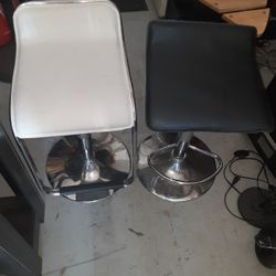 2 Bar Stools