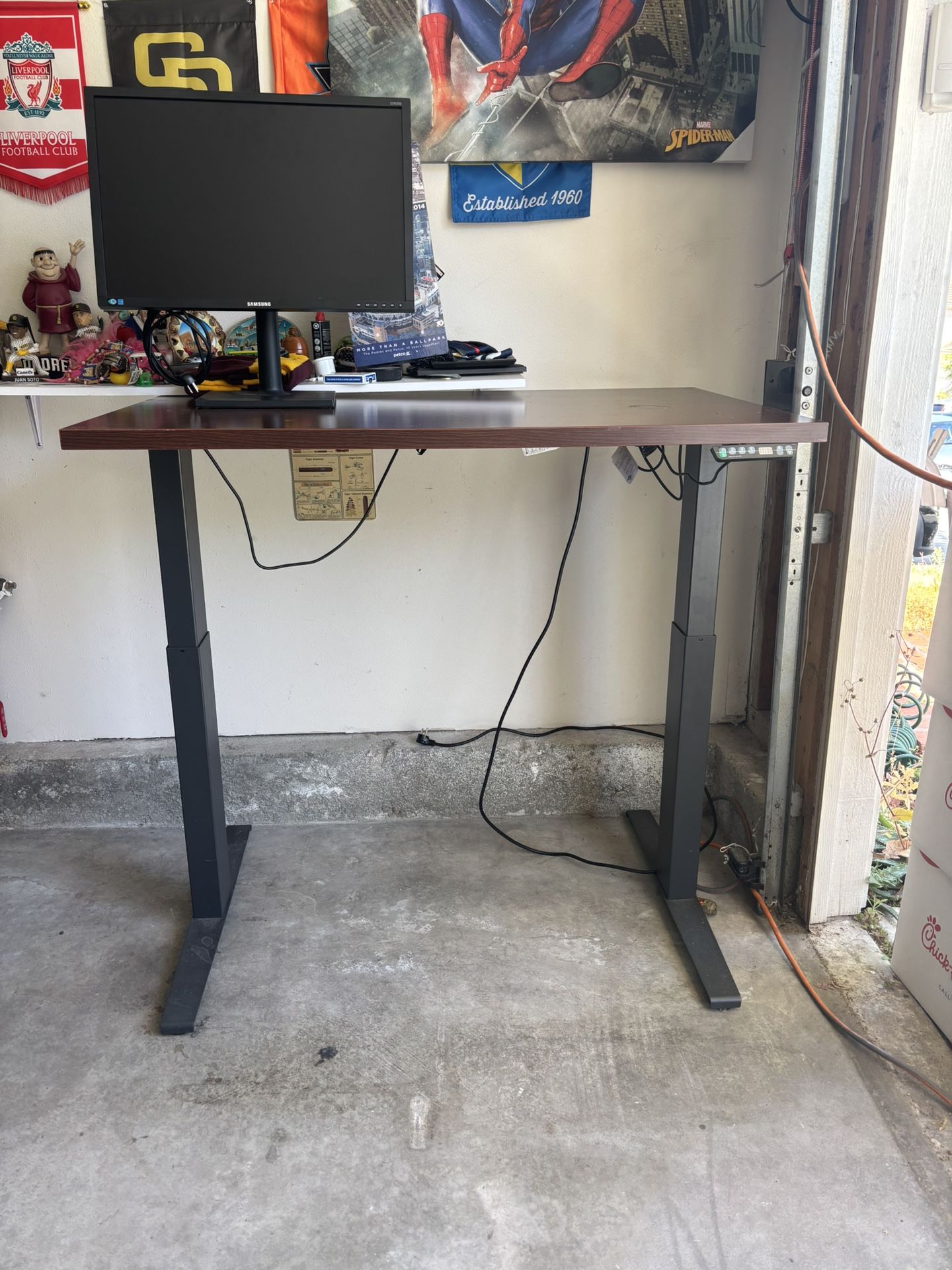 Adjustable Sit/Stand Desk