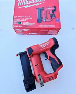 Milwaukee 12V 23 Guage Pin Nailer