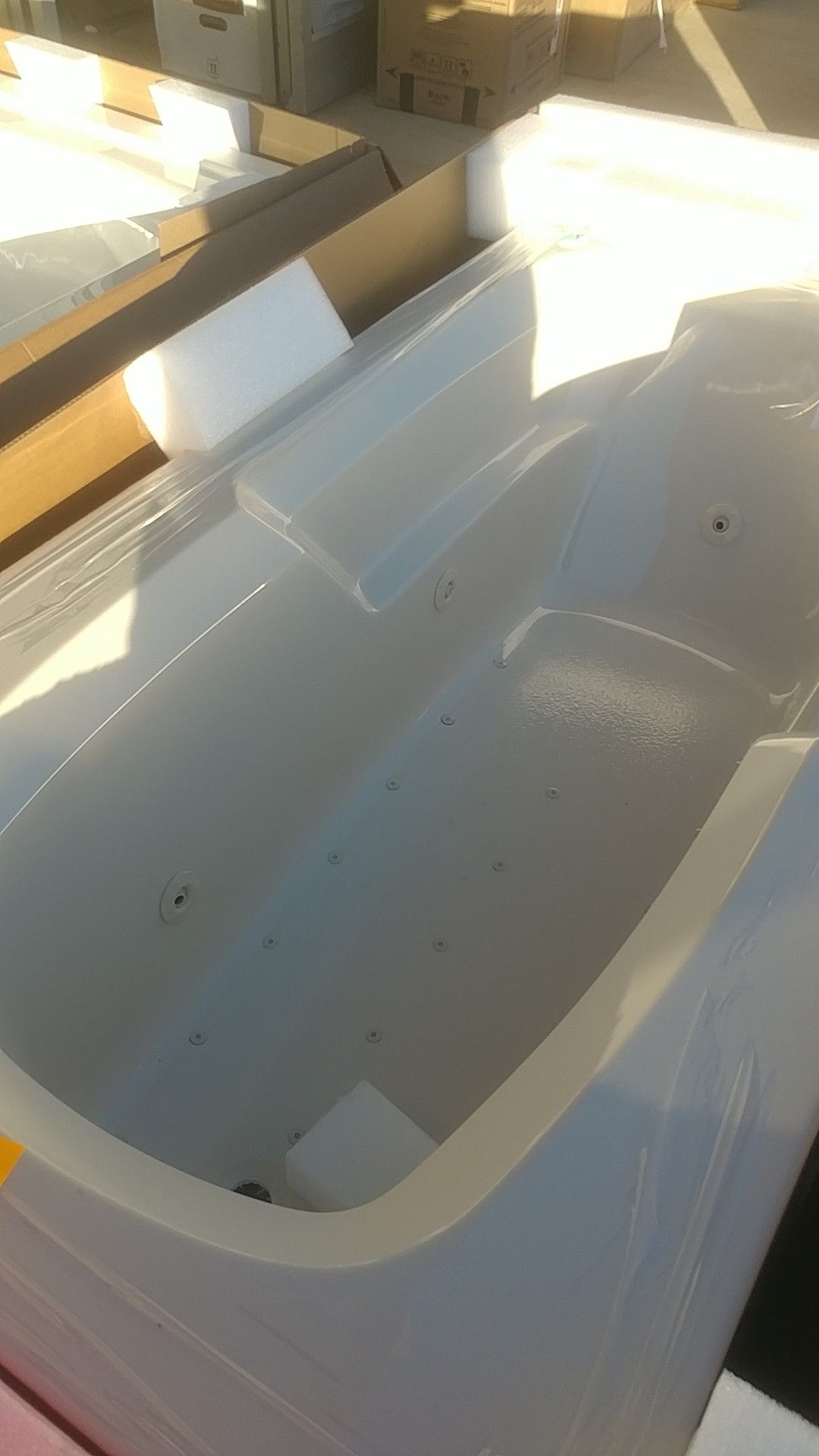 72" Jacuzzi Tub New in the Box
