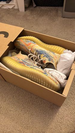 Yeezy Boost 350 V2 - mx oat (Size 9)