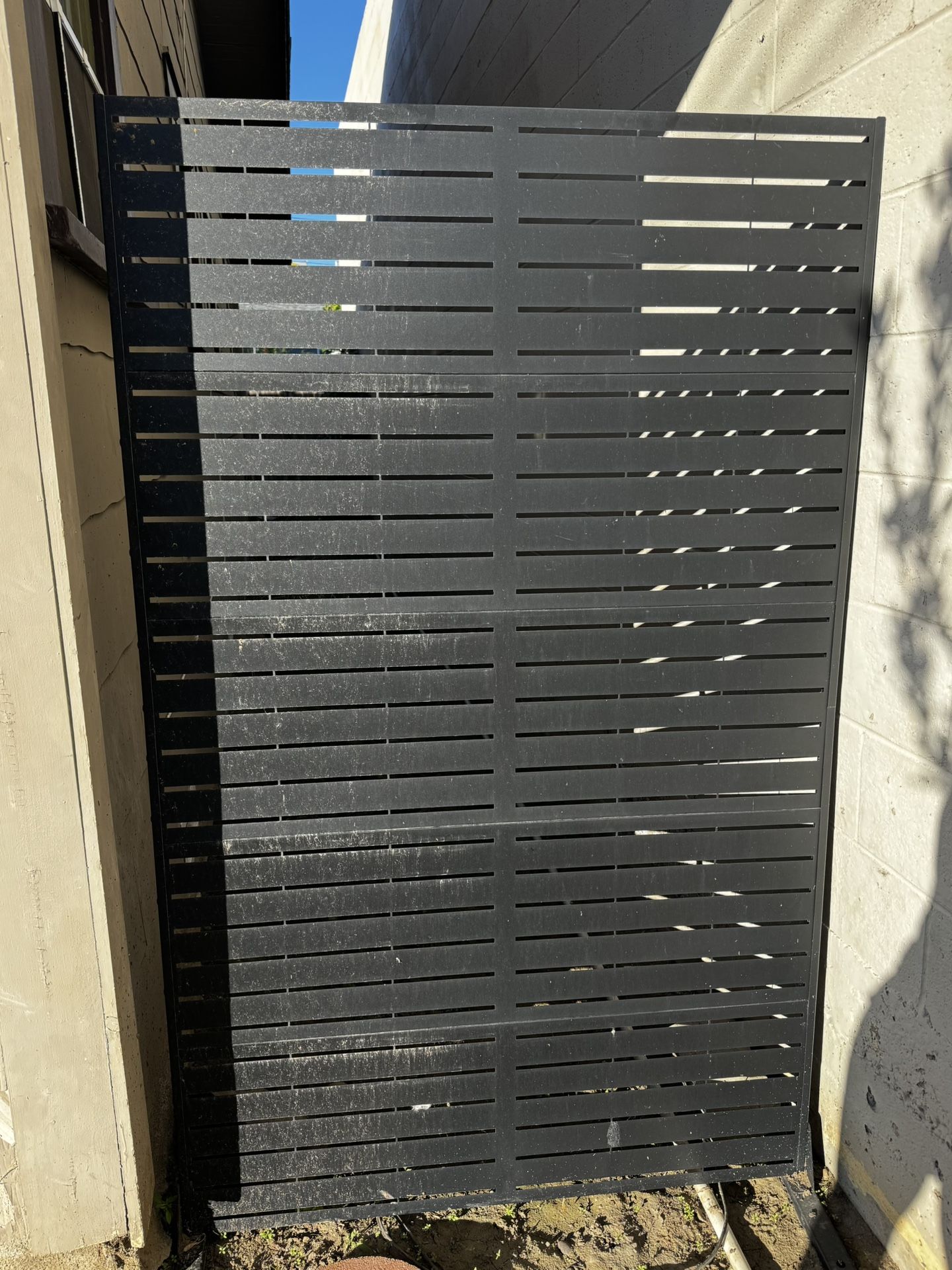 Tall Metal Outdoor Privacy Screen (Black Slats)