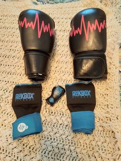 Womens Boxing Gloves & Gel Wraps