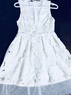 Women White Dress. Brand New. Small Size.