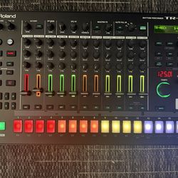 Roland TR-8S Drum Machine
