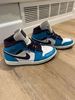 Air Jordan 1 Mid Hornets
