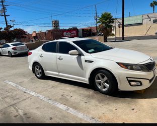 Kia Optima White 4-Door Sedan