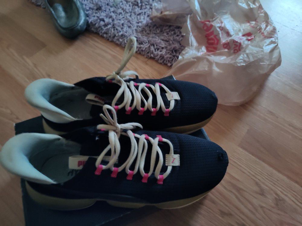 Size 9.5 Puma Shoes Used And Loved