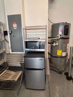 Standing shelf / stand
