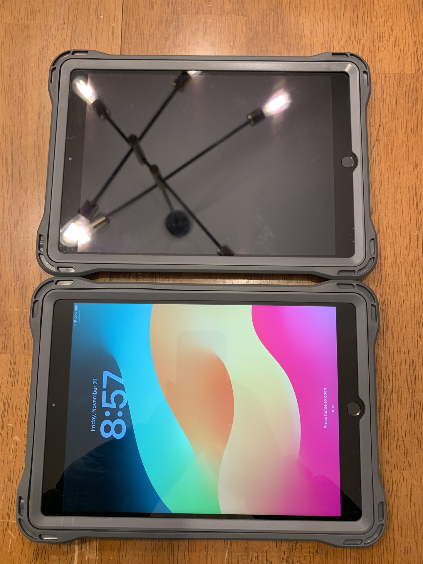 Apple iPad 7th Generation 10.2” Unlocked Like New With Great Case!