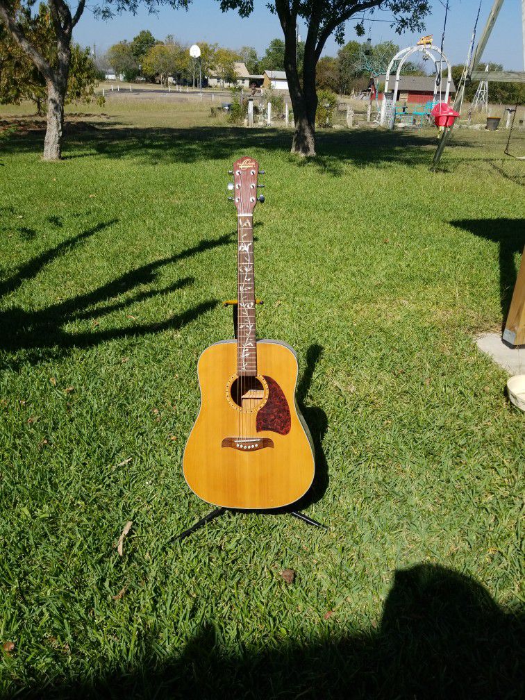 Oscar Shmidt Acoustic guitar  By Washburn