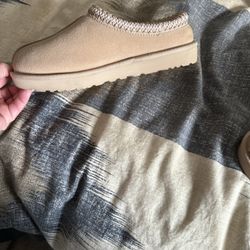 Ugg Tasman  Women’s Size 10