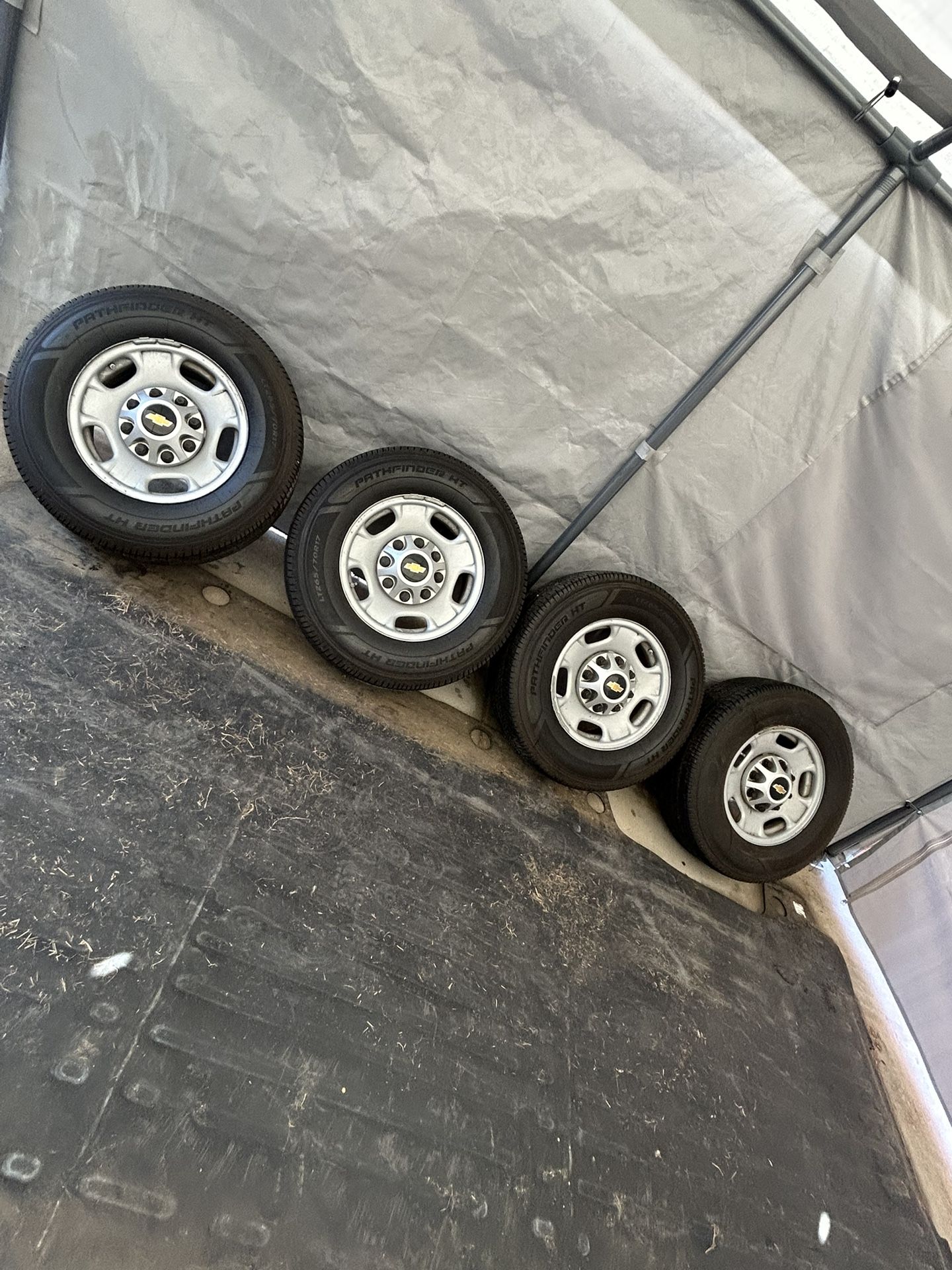 Juego De Llantas Para Chevrolet 2500.HD. Año 2016.  X $700