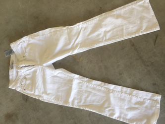 White Levi's Size 6