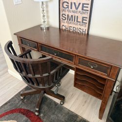 Office Desk And Chair 