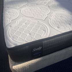 DISPLAY MODEL QUEEN SEALY MATTRESS ONLY 