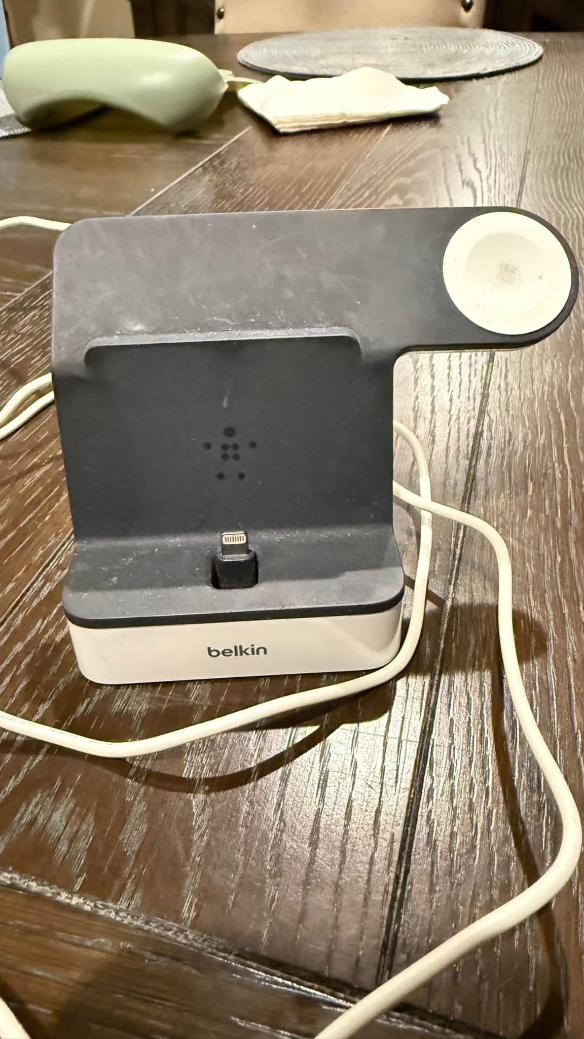 Belkin 2-in-1 Charging Station