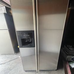 Refrigerator Side By Side Good Conditions 3 Months Warranty Delivery Available 