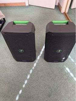 2 Mackie Thump Go PA Speakers