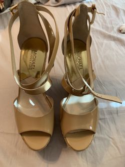 MICHAEL KORS Wedges size 7 1/2 like new!