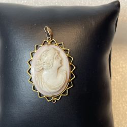 Vintage 10KT Yellow Gold Oval Cameo Pendant 1.5” Drop