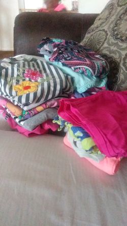Toddler Summer 12 Months bundle in great condition 19 Peices, Pick up Only....