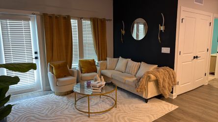 Whole living room set includes everything in picture