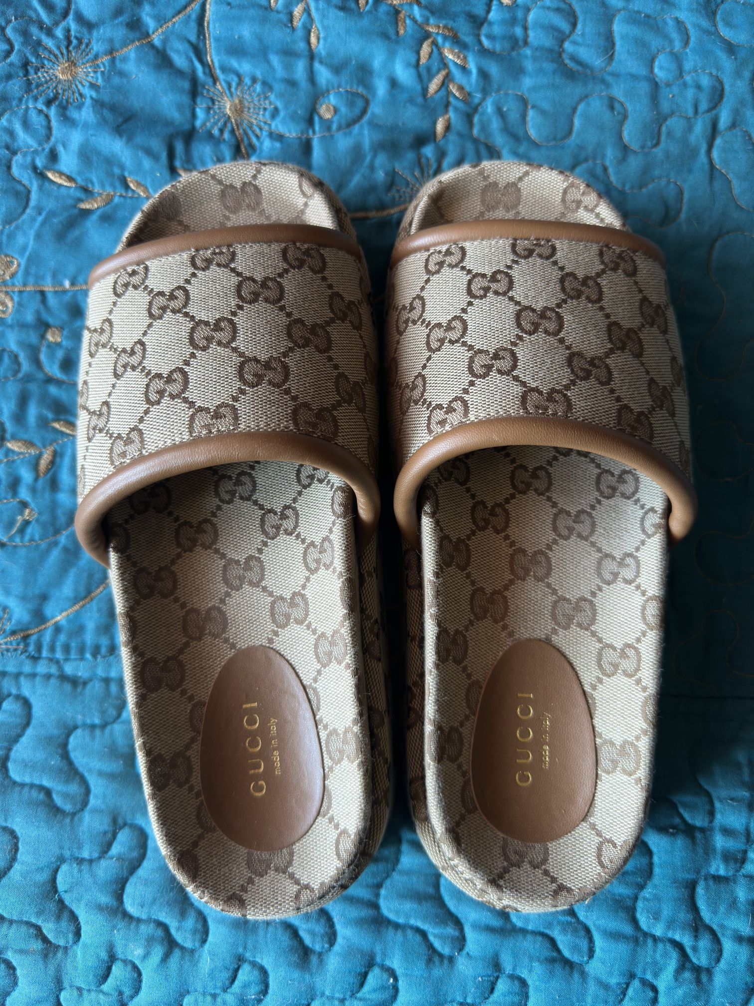 Gucci Slides Size 8 Woman 