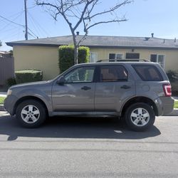 Grey Ford Escape 2009