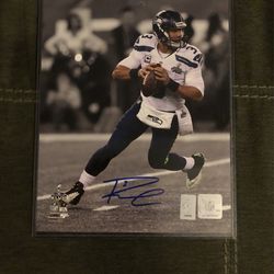 Russel Wilson Autograph Picture