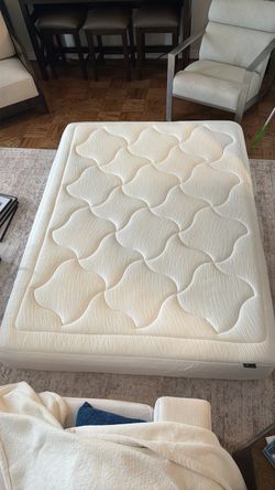 Zinus Queen Mattress + memory foam pad + feather topper + metal box spring