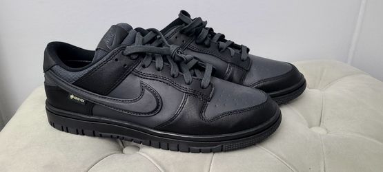 Nike Dunk Low Gore-Tex
Triple Black
