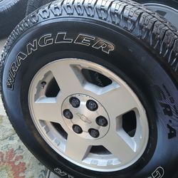 GOODYEAR WRANGLER TIRES LLANTAS NUEVAS  255-75-17  PARA TAHOE SILVERADO SUBURBAN 