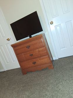 Dresser with tv and tv works