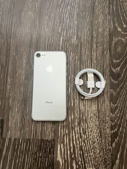 iPhone 7 Silver UNLOCKED FOR ANY CARRIER!