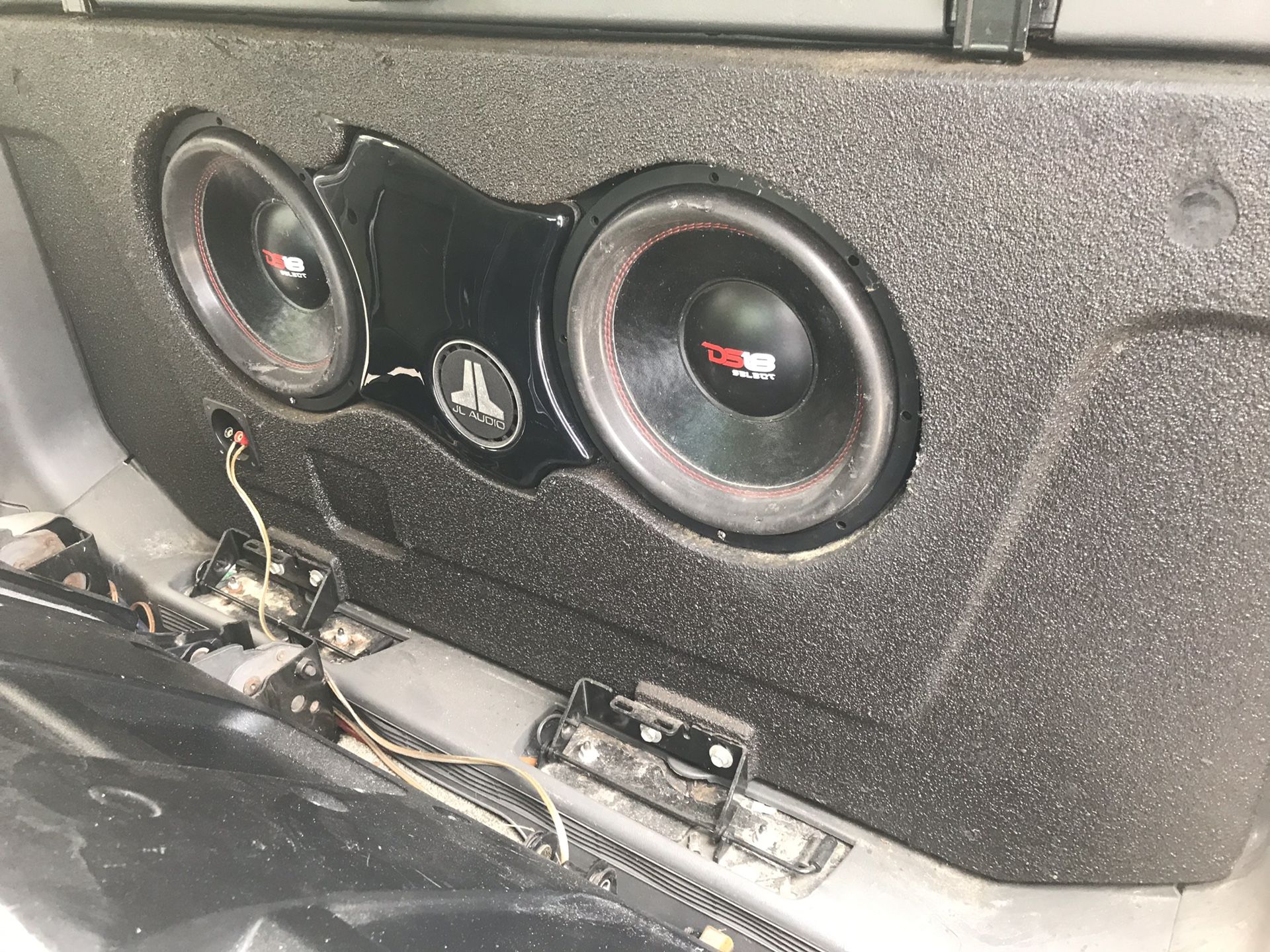 Chevy Avalanche Jl audio subwoofer Box