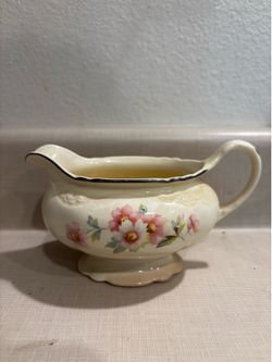 Vintage gravy boat by Homer Laughlin “Virginia rose”
