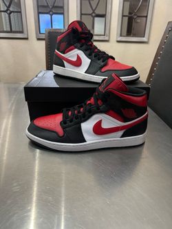 Jordan 1 mid bred toe