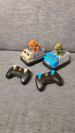 TERRA RC Bumper Cars Tarbosaurus Set w/ 2 Controllers, Multicolor