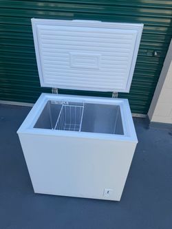 Freezer deep chest (free local delivery)