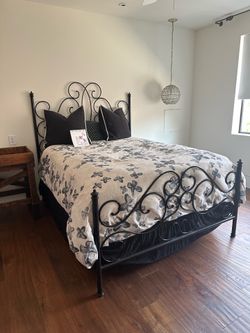 Queen Pottery Barn Amelie bed, mattress, & boxspring