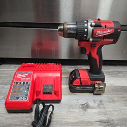 MILWAUKEE M18 BRUSHLESS 1/2" DRILL WITH BATTERY AND CHARGER