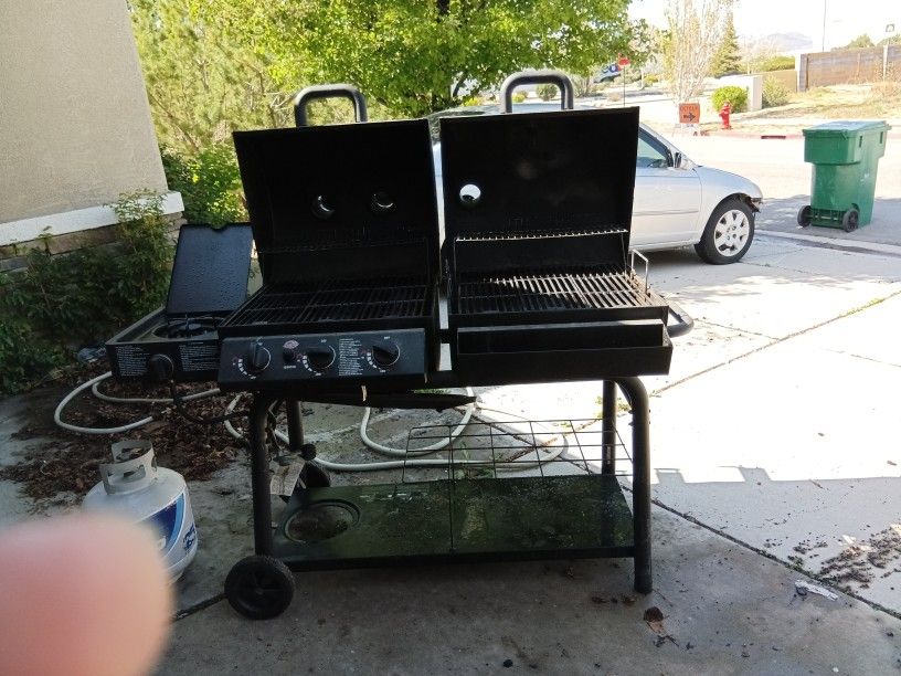 Charbroiler Propane And Charcoal And Smoker
