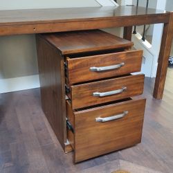 OFFICE DESK WOOD   PLEASE SERIOUSLY  BUYERS