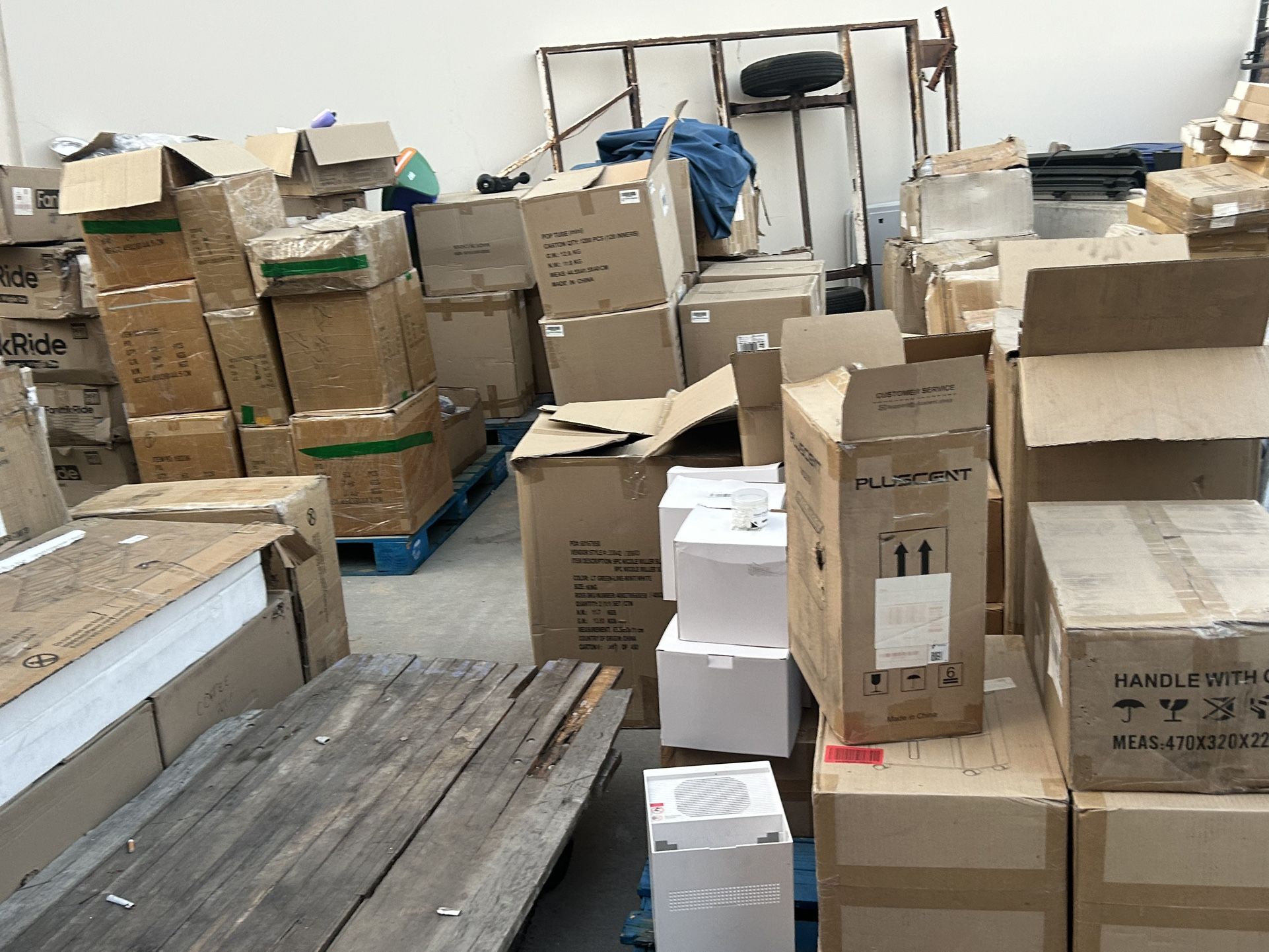 Pallets of mixed merchandise