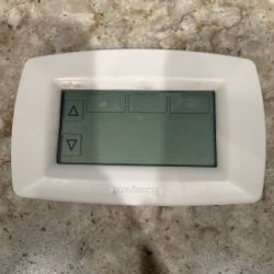 Honeywell RTH7600D1030 Thermostat 