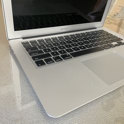 2017/18 MacBook Air 13 1.8Ghz i5 8GB 256GB Like New 