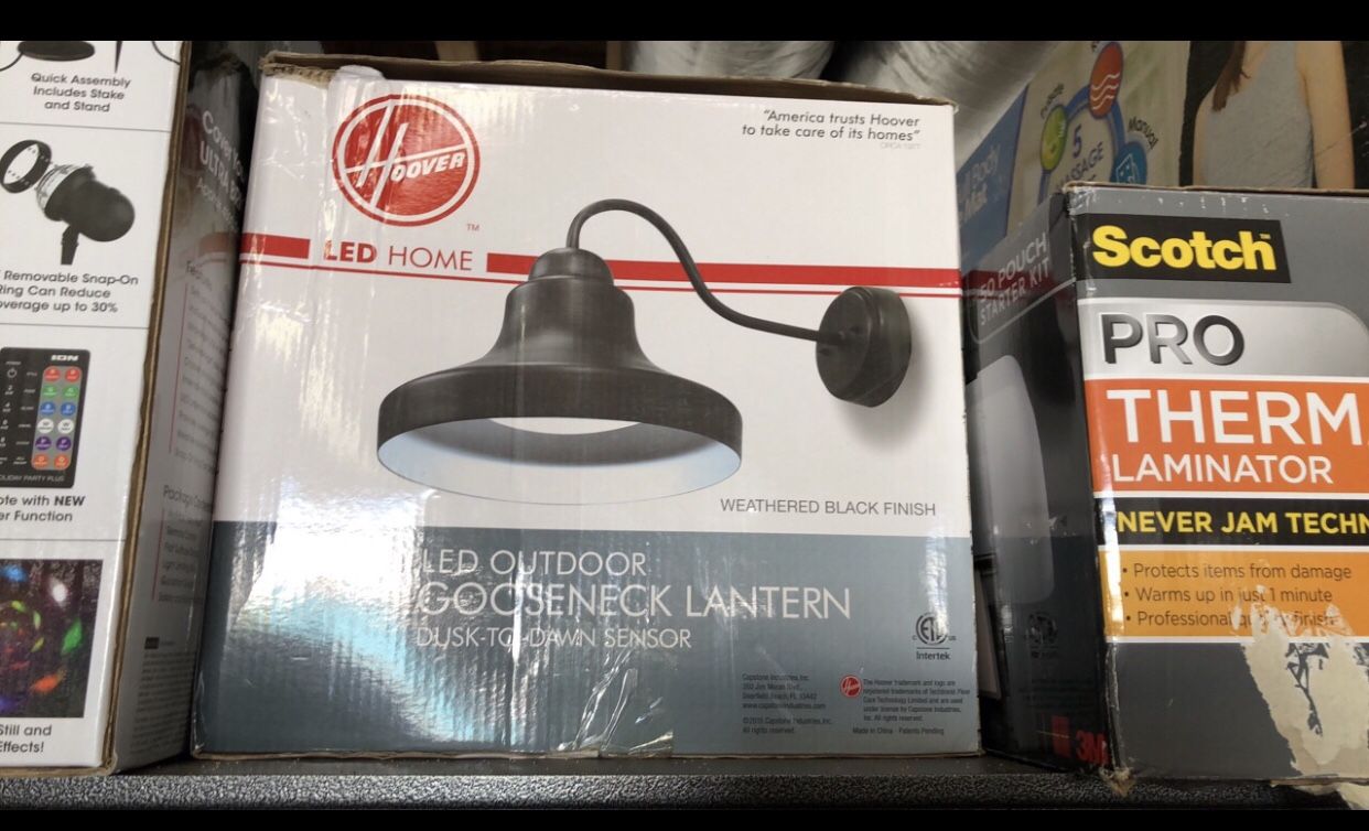 Hoover gooseneck led lantern dawn to dusk