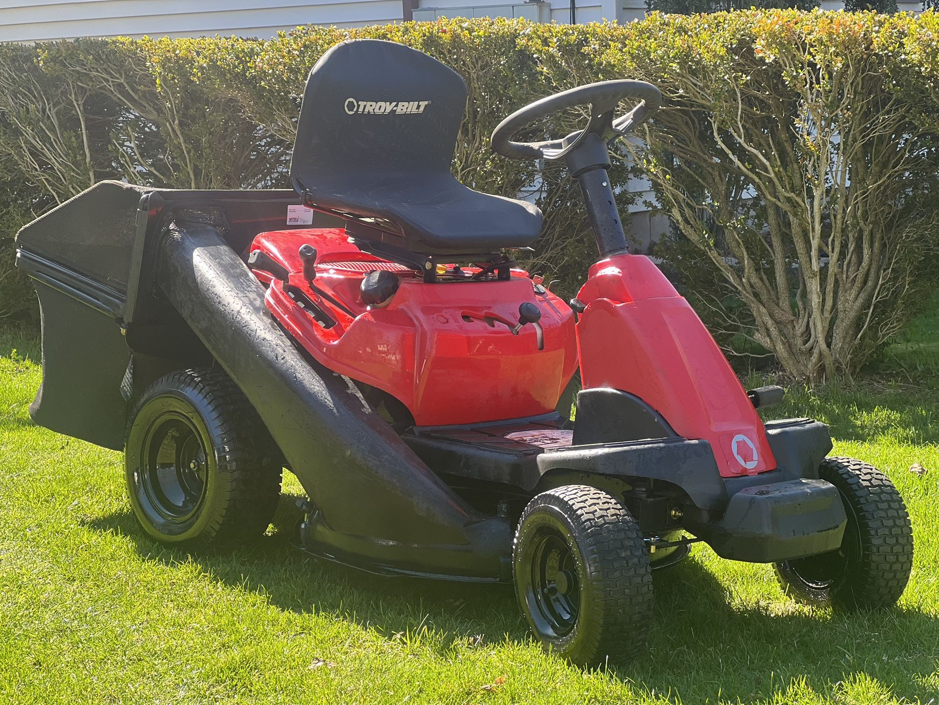 Troy Bilt 3n1 30” Lawn Tractor with Bagger 